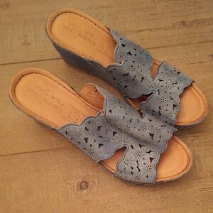 Volks Walkers Blue Leather Laser-Cut Floral Wedge Heeled Sandals (EU 39/US 9)